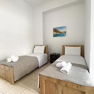 Dinos Apartamento Himarë